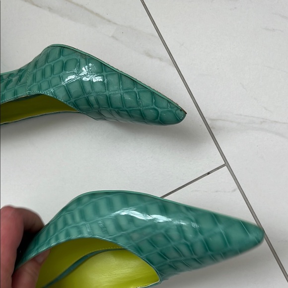 Green Croc-Embossed Women's Heels - Vince Camuto Size 11 - Picture 7 of 11